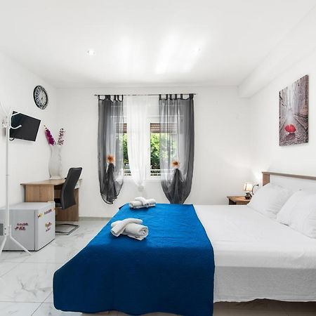 Alice Rooms Porec Bagian luar foto