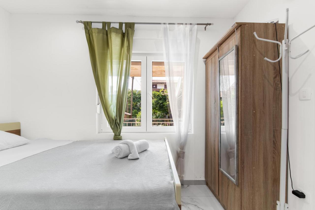 Alice Rooms Porec Bagian luar foto