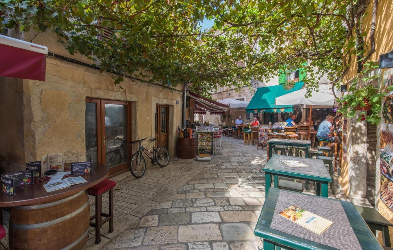 Alice Rooms Porec Bagian luar foto