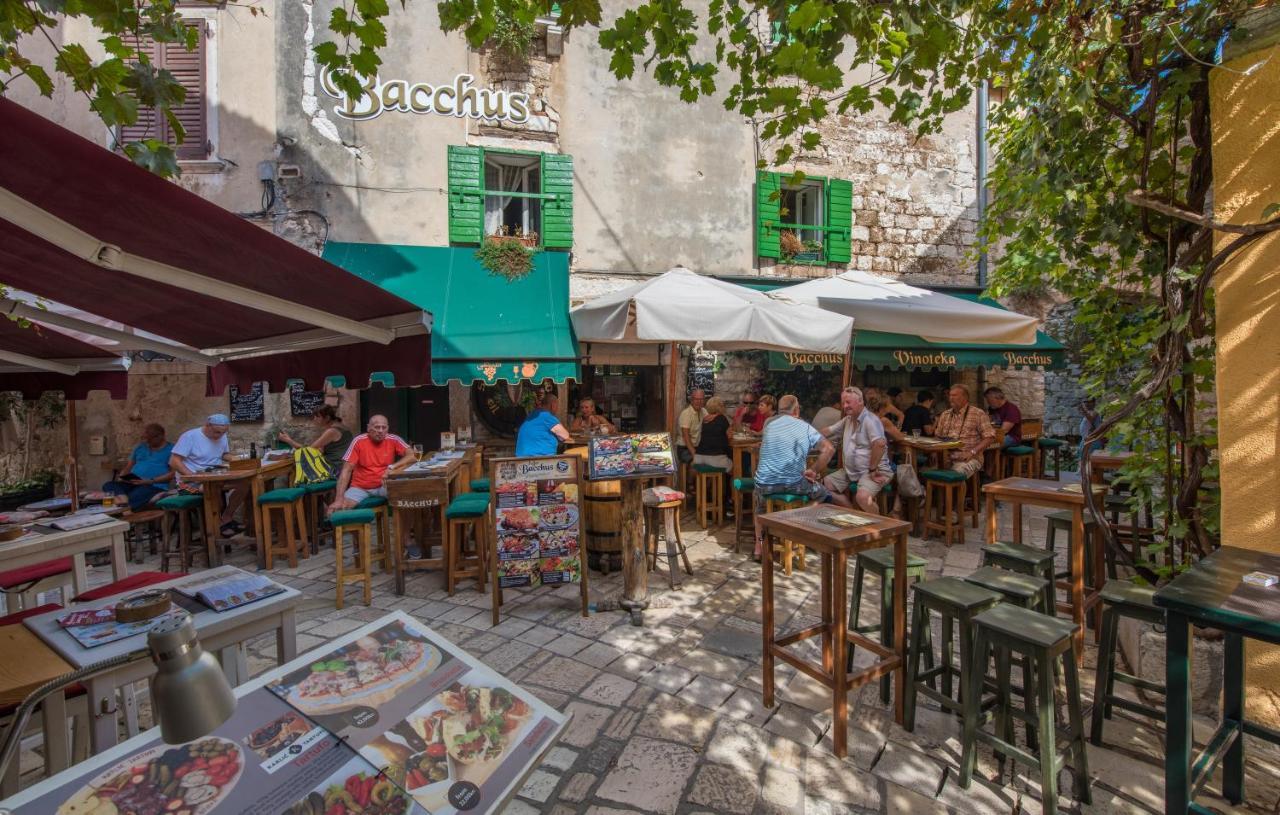 Alice Rooms Porec Bagian luar foto